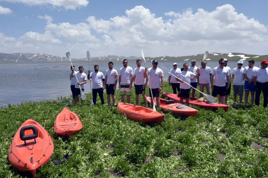 keşiş gölü, van gezilecek yerler, erek dağı, van kano 2