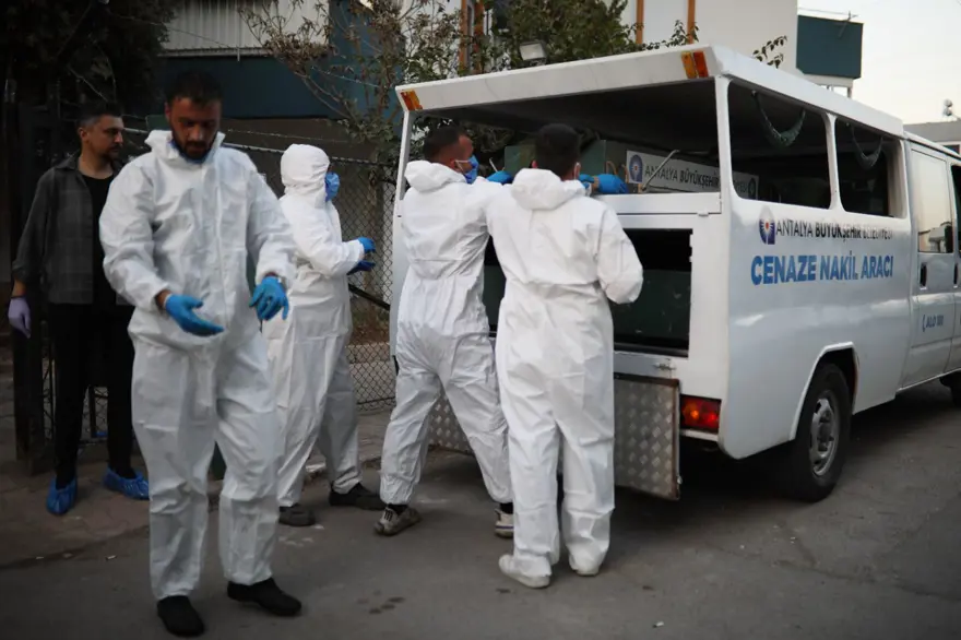 İranlı 3 kardeşin ölümünde dram: Cesetler çürümüş, borsada para kaybetmişler 1