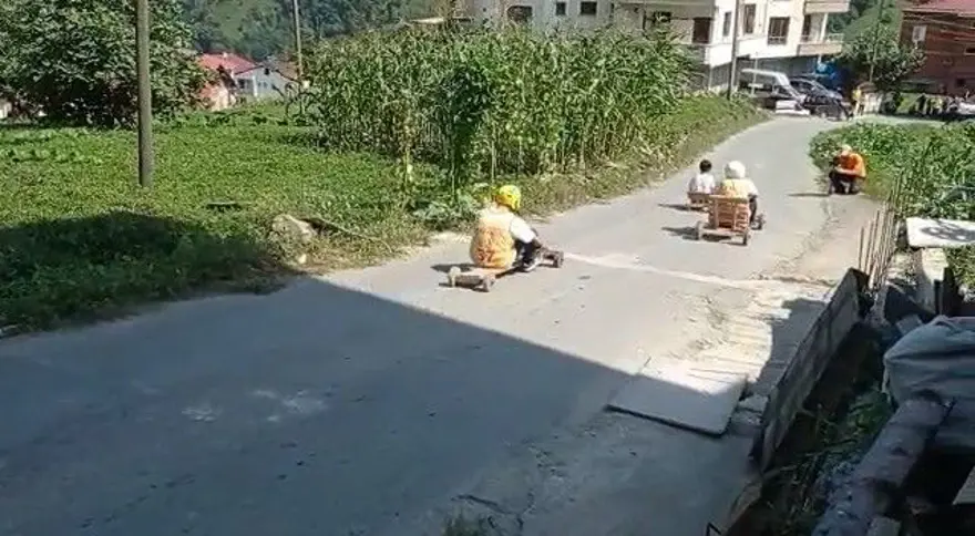 Rize'de tahta arabalar "Laz Ralli"de yarıştı 15 Rize'de tahta arabalar "Laz Ralli"de yarıştı 15