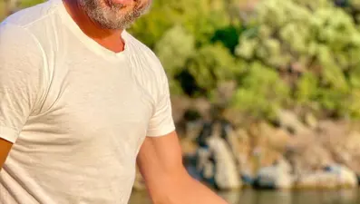 Engin Altan Düzyatan, Pakistanlı üç çocuğun hayalini gerçekleştirdi