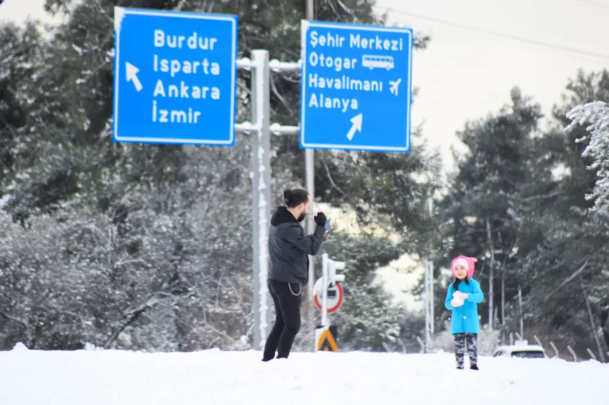 Antalya’ya 29 yıl sonra kar yağdı 28 Antalya’ya 29 yıl sonra kar yağdı 28