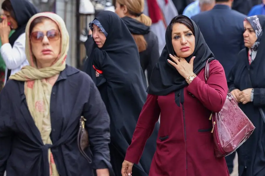 BİRÇOK KADIN MEYDAN OKUYOR 3 BİRÇOK KADIN MEYDAN OKUYOR 3