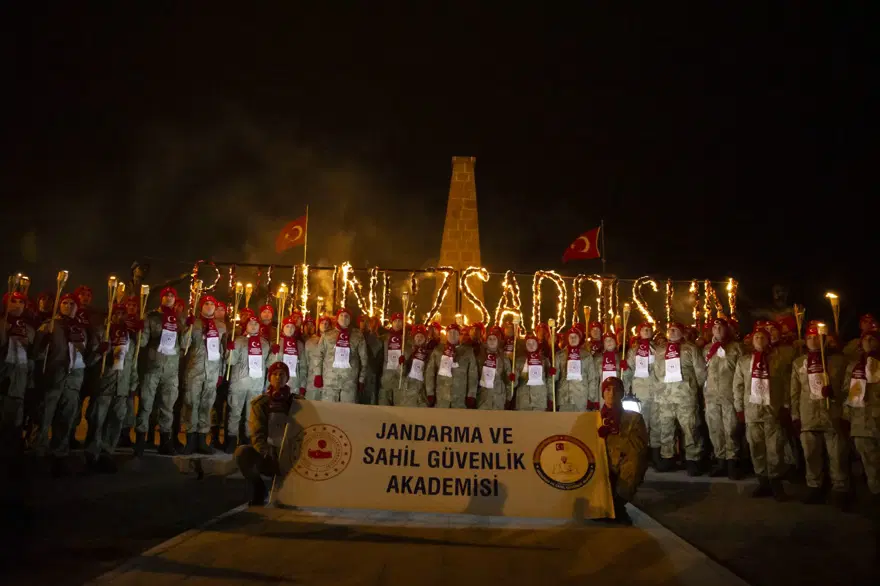Sarıkamış şehitleri meşaleli yürüyüşle anıldı 15 Sarıkamış şehitleri meşaleli yürüyüşle anıldı 15