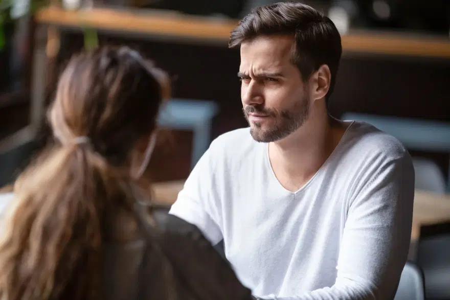 Partnerinizin sizi küçümsediğini gösteren 9 işaret 2