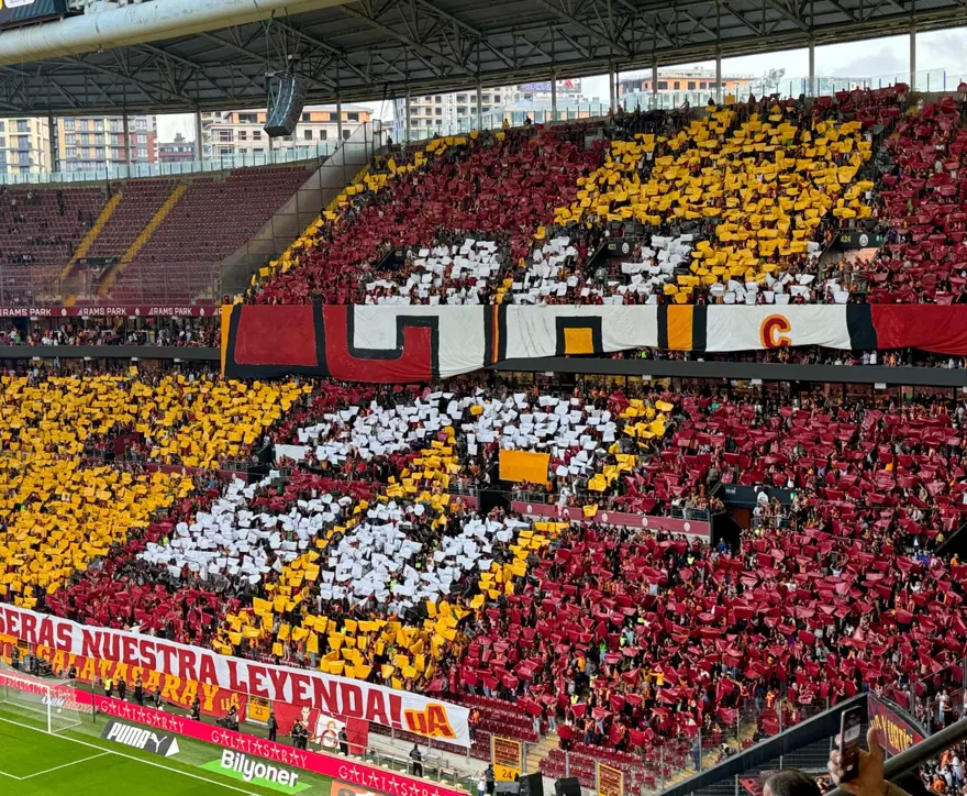 Galatasaray taraftarından özel koreografi: Mourinho ve Fenerbahçe'ye gönderme 4 Galatasaray taraftarından özel koreografi: Mourinho ve Fenerbahçe'ye gönderme 4