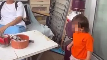 Çocuğuna davranışı tepki çeken annenin görüntülerine inceleme