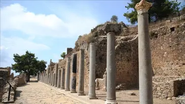 Syedra Antik Kenti'nin 2 bin yıllık sütunları ayağa kaldırıldı