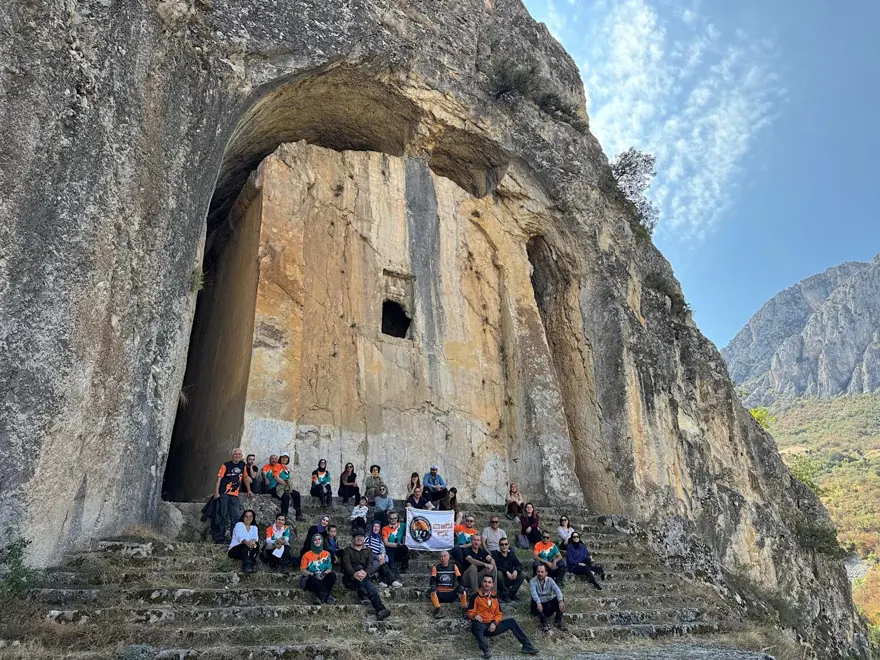 Çorum'un gizemli kaya mezarı büyük ilgi görüyor 1