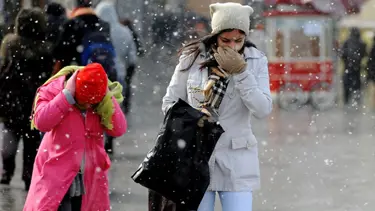 Soğuk havalarda kulak enfeksiyonuna dikkat!