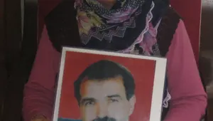 18 yıldır kocasını bekliyor