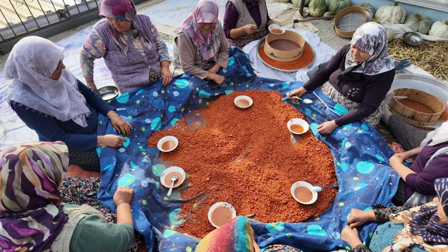 16 çeşit sebze ve meyvenin harmanlanmasıyla yapılıyor: Zahmetli ama her kaşığı şifa 2 16 çeşit sebze ve meyvenin harmanlanmasıyla yapılıyor: Zahmetli ama her kaşığı şifa 2