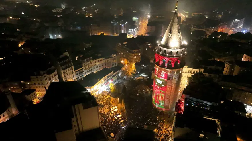 Türkiye 2023'e "Merhaba" dedi! İstanbul'da yeni yıl coşkusu 18