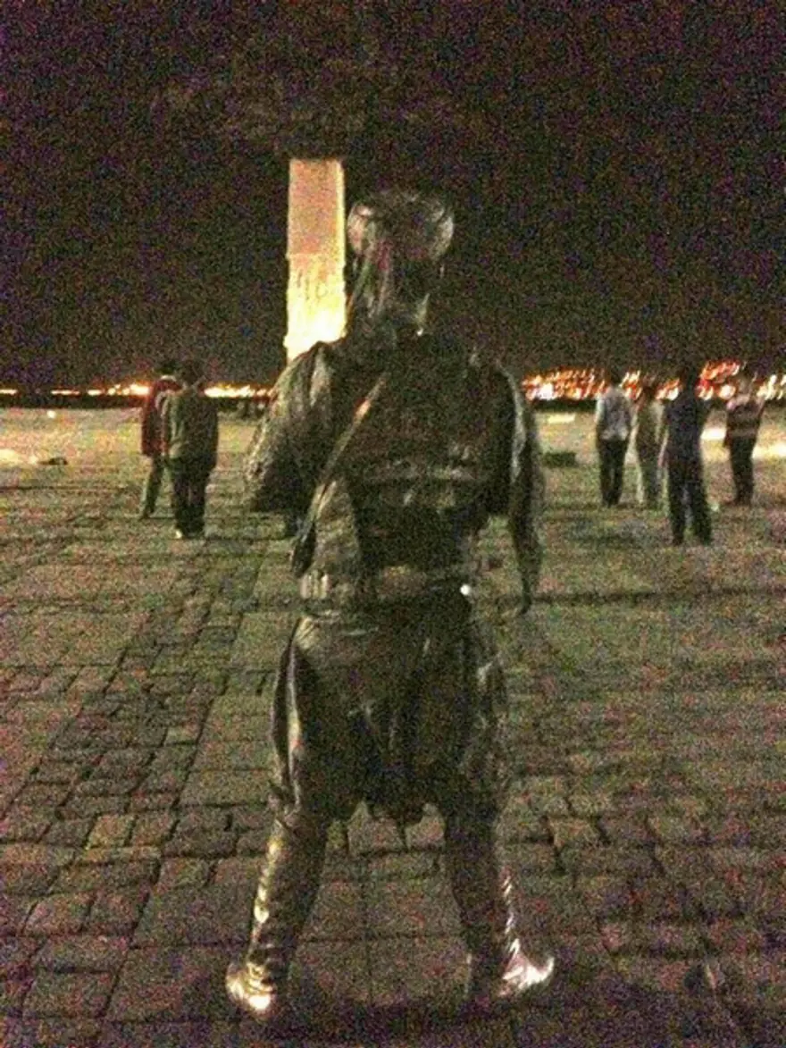 'Duran adam'lar sosyal medyada 3