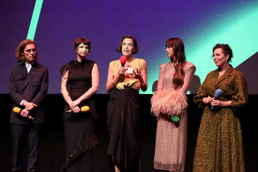 Ünlü yıldızlar The Lost Daughter galasında buluştu 10