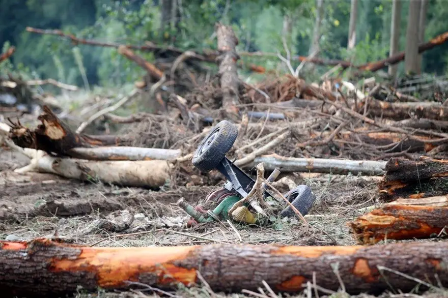 6 kişiye mezar oldu! Kaçak bungalov davasında gerginlik 8