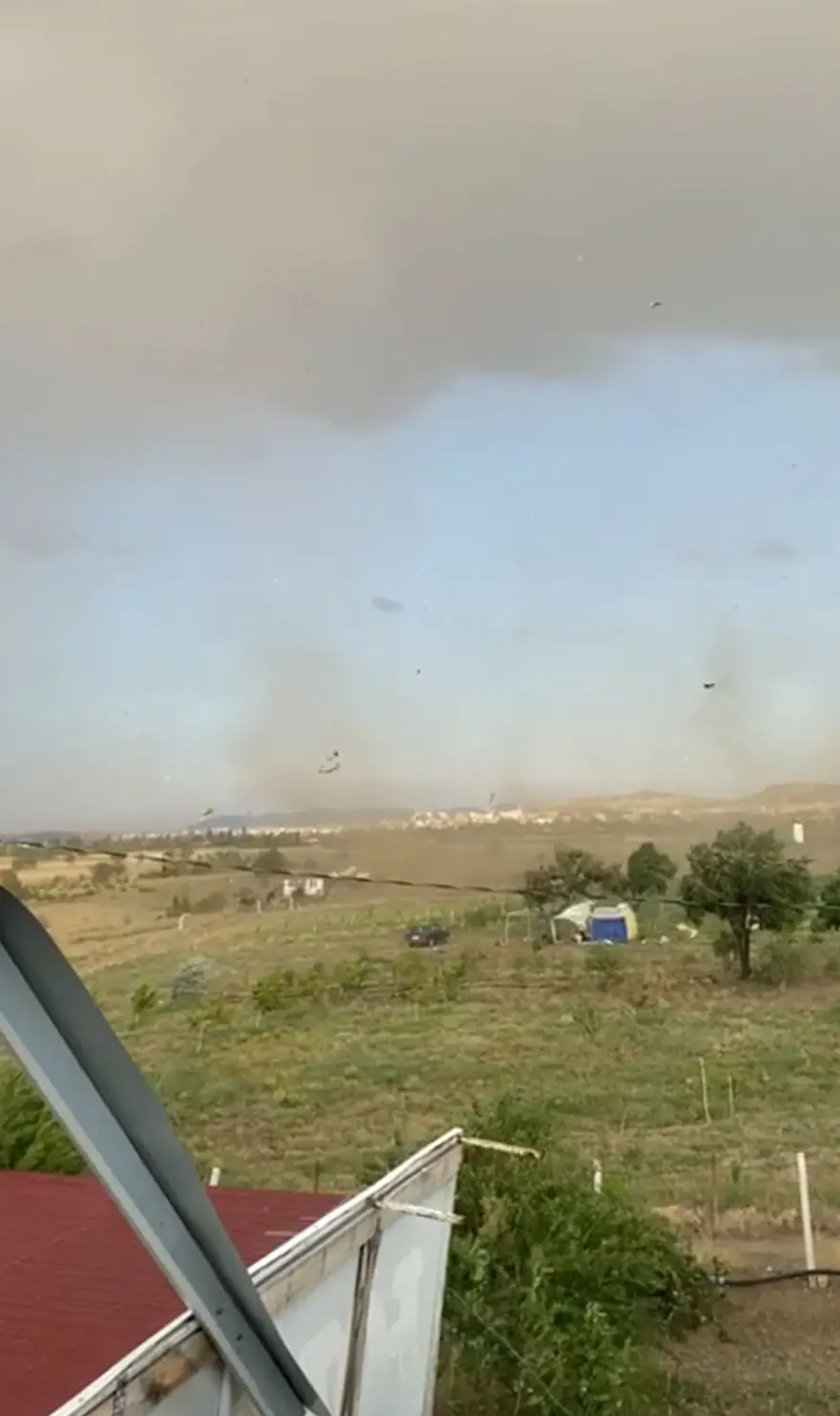 Burdur'da hortum: Bir kişi havaya savruldu 3