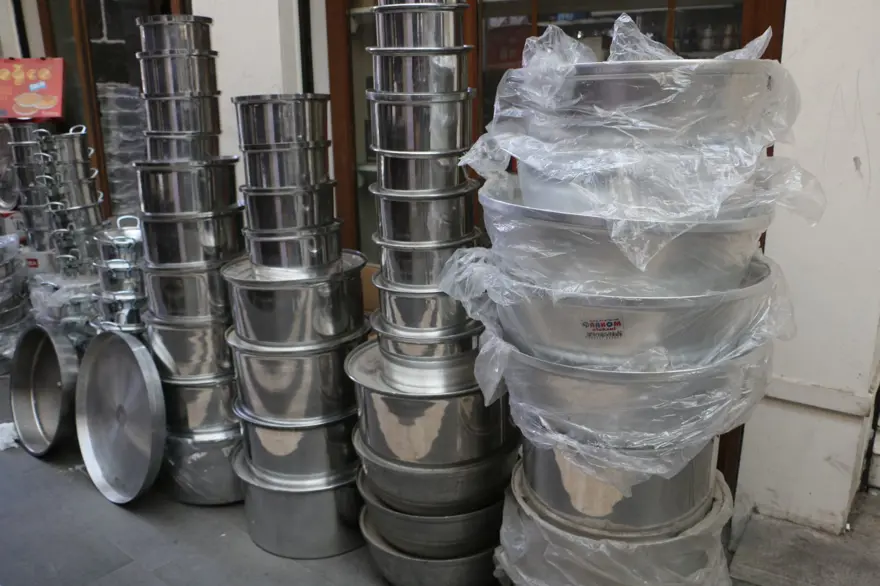 Tabak, tava, tencere; Hepsi kiloyla satılıyor 2 Tabak, tava, tencere; Hepsi kiloyla satılıyor 2