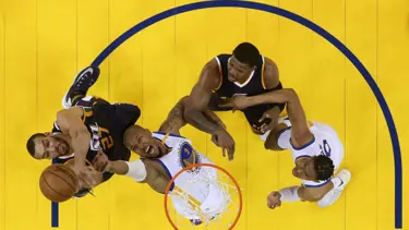Warriors 2-0 öne geçti