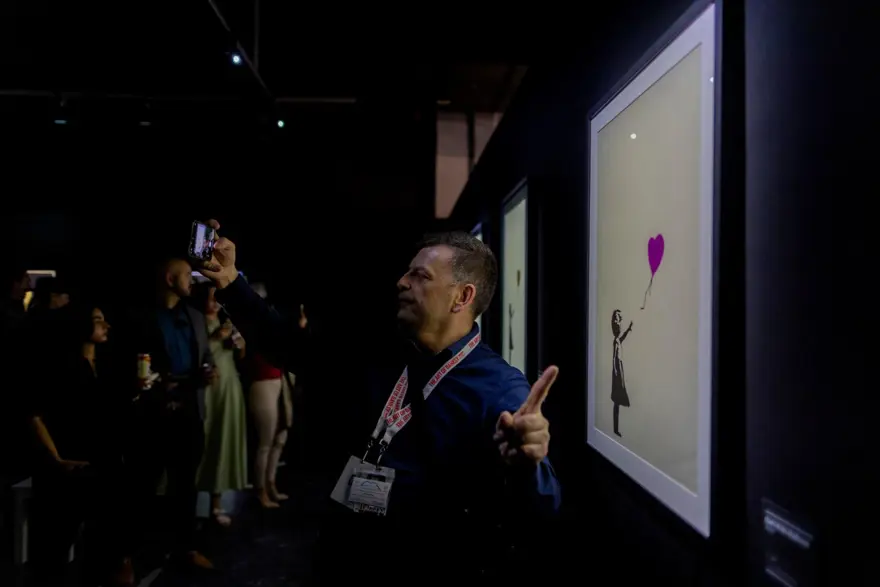 Gizemli sokak sanatçısı Banksy'nin eserleri Toronto'da büyük ilgi gördü 