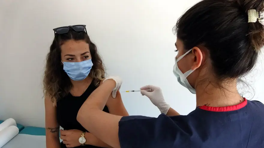 Türkiye'de üçüncü doz aşılama başladı: İşte 5 soruda merak edilenler 7