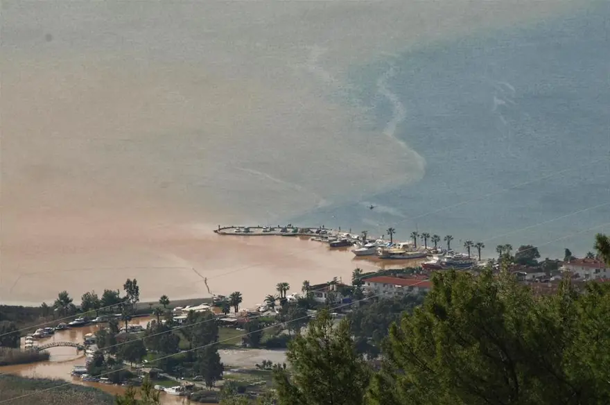 Deniz renk değiştirdi 3