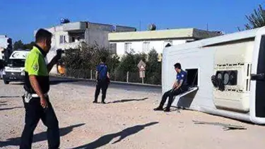 Şanlıurfa'da polis aracı devrildi: 10 yaralı