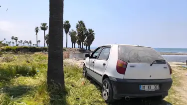 Arabasında başından vurulmuş halde bulundu