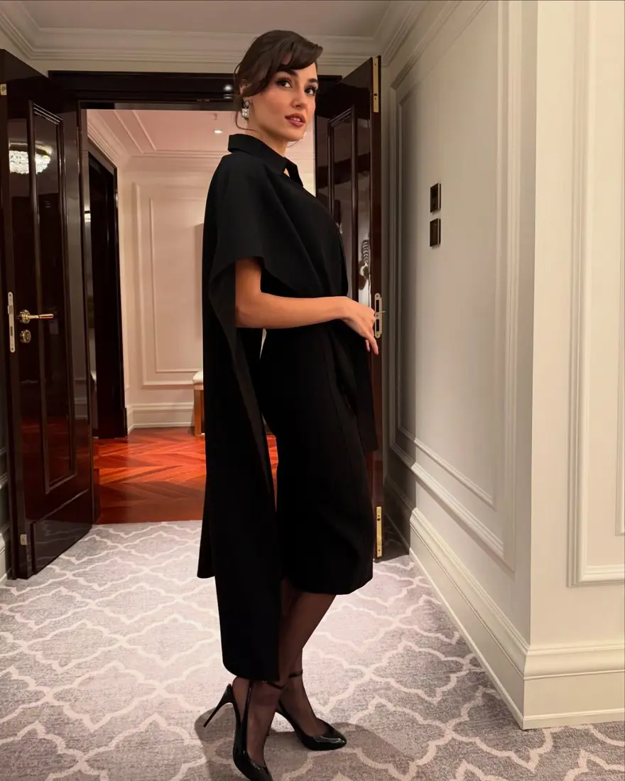 Hande Erçel'in gala pozlarına beğeni yağdı 