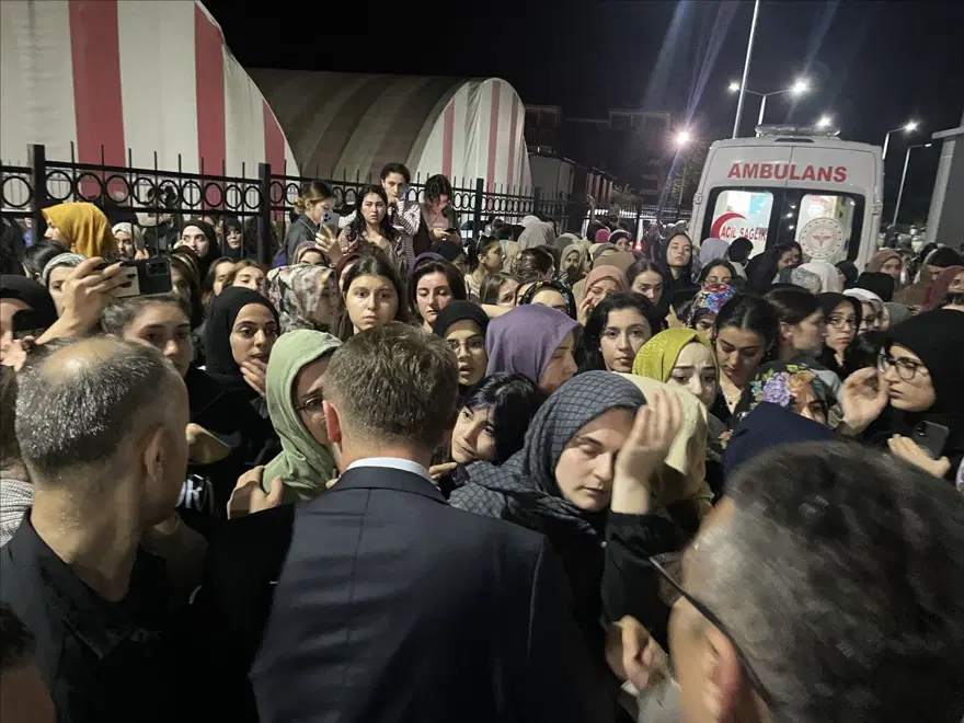 YURTTA KALAN ÖĞRENCİLERDEN PROTESTO 4
