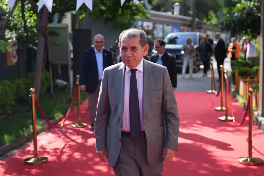 Galatasaray Kulübü Başkanı Özbek: Bana verilen makama hakaret edemezsiniz 2 Galatasaray Kulübü Başkanı Özbek: Bana verilen makama hakaret edemezsiniz 2