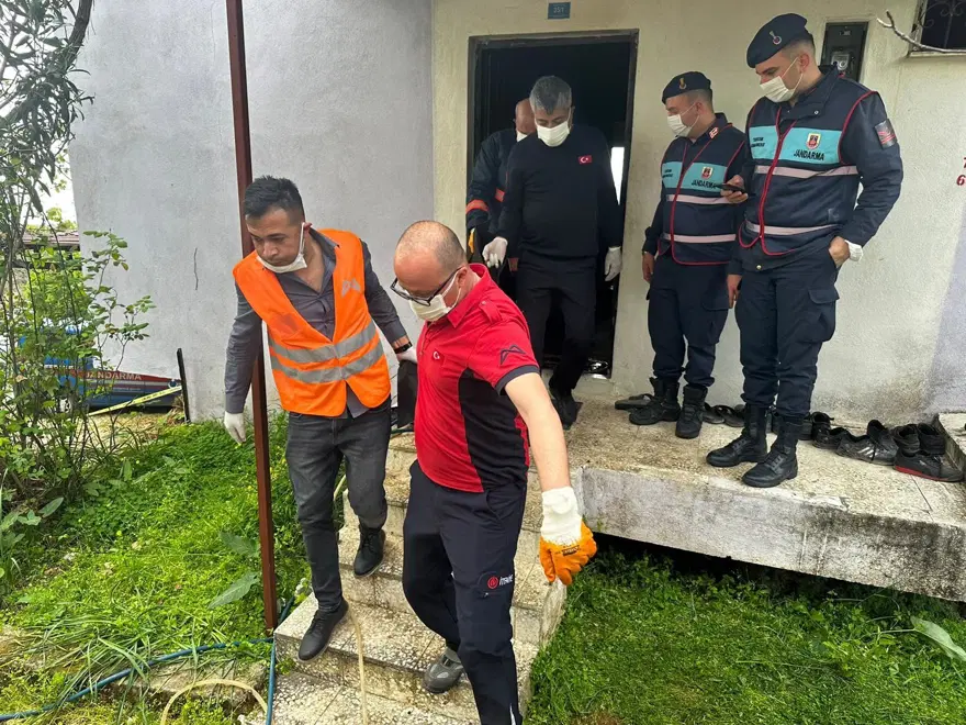 5 km arayla yanarak öldüler: 3 kişilik aile cinayete kurban gitmiş! 