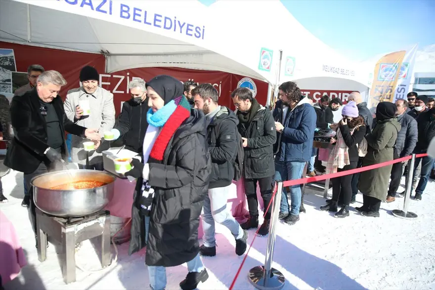 Erciyes Kayak Merkezi'nde hafta sonu yoğunluğu 1