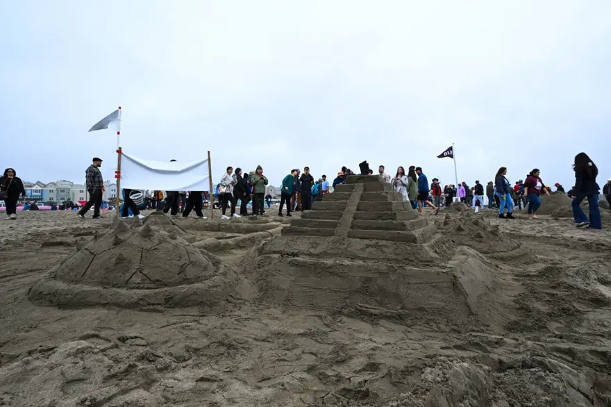 Binlerce kişi kumdan kale için buluştu 4