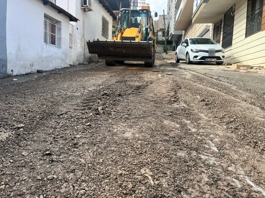 İzmir'de cadde ve sokaklar göle döndü 2 İzmir'de cadde ve sokaklar göle döndü 2