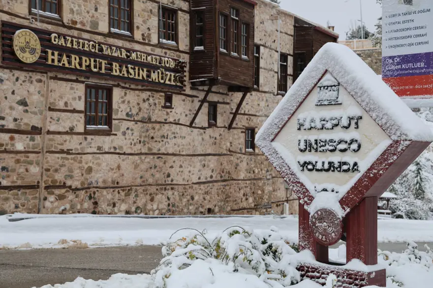 Beyaz gelinliğini giyen Harput’ta ortaya kartpostallık görüntüler çıktı 