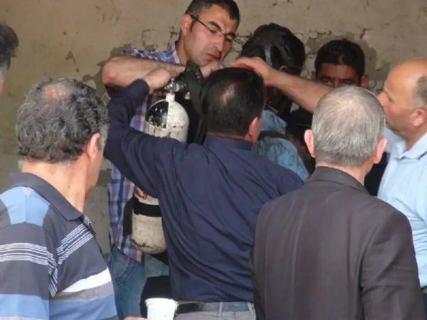 Gözünü kırpmadan ateşe daldı 4 Gözünü kırpmadan ateşe daldı 4