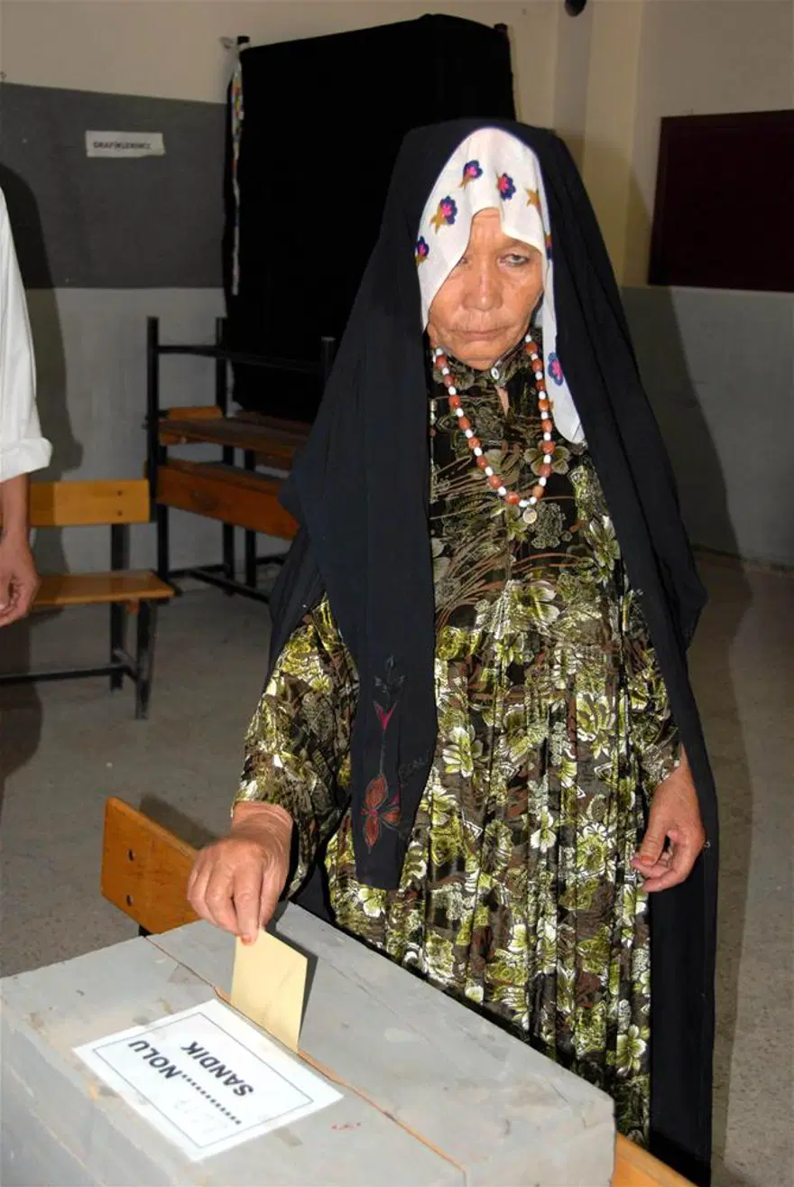 Türkiye sandık başındaydı 32