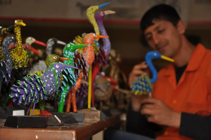 Kozalaklardan sanat eserine 