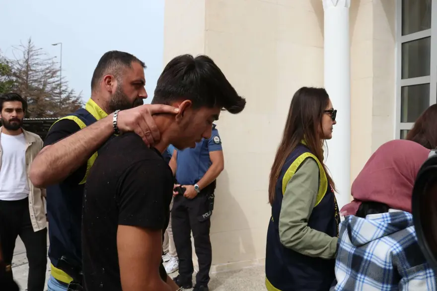 DELİLLERİ YOK ETMEYE, POLİSİ YANILTMAYA ÇALIŞMIŞLAR 7