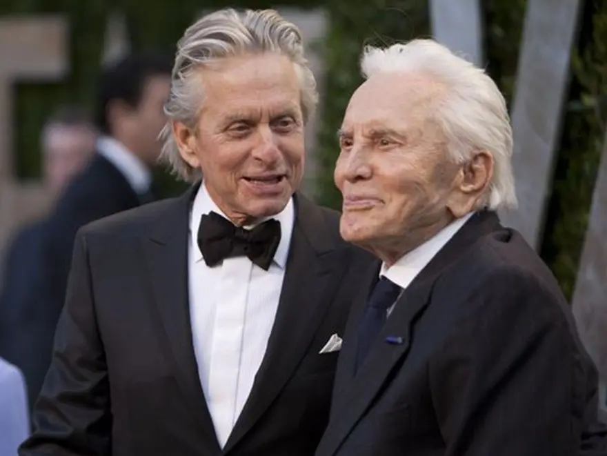 KirkDouglas 61 milyon dolarlık servetini oğlu Michael Douglas'a bırakmadı 6