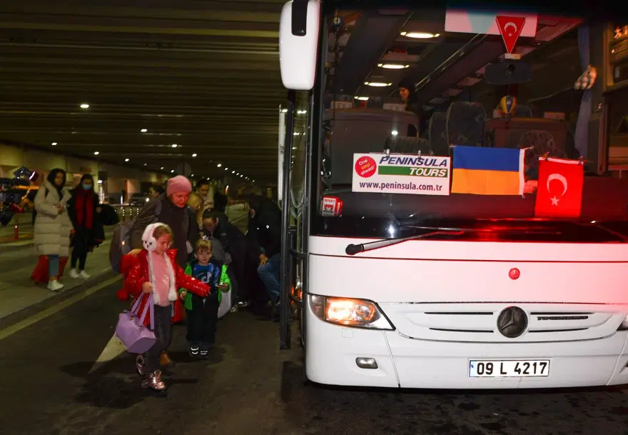 Savaştan kaçan Ukraynalı kadın ve çocuklar İzmir'e geldi 3