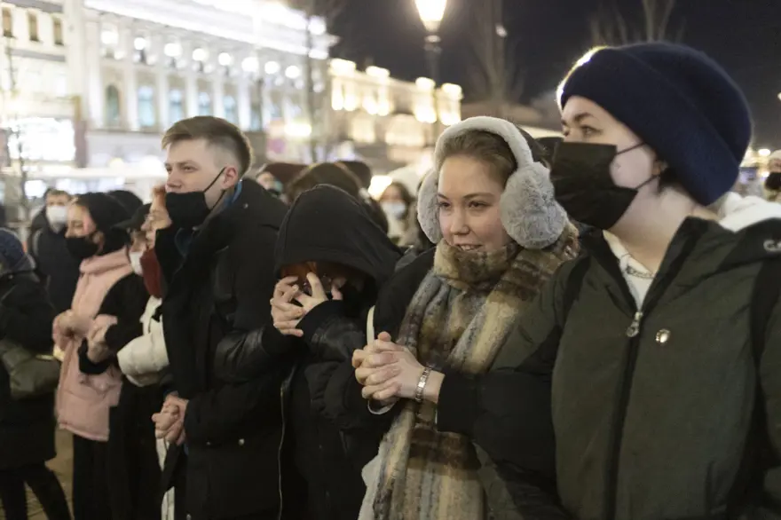 Moskova'da savaş karşıtı 2 anne ve 5 çocuk gözaltına alındı 10
