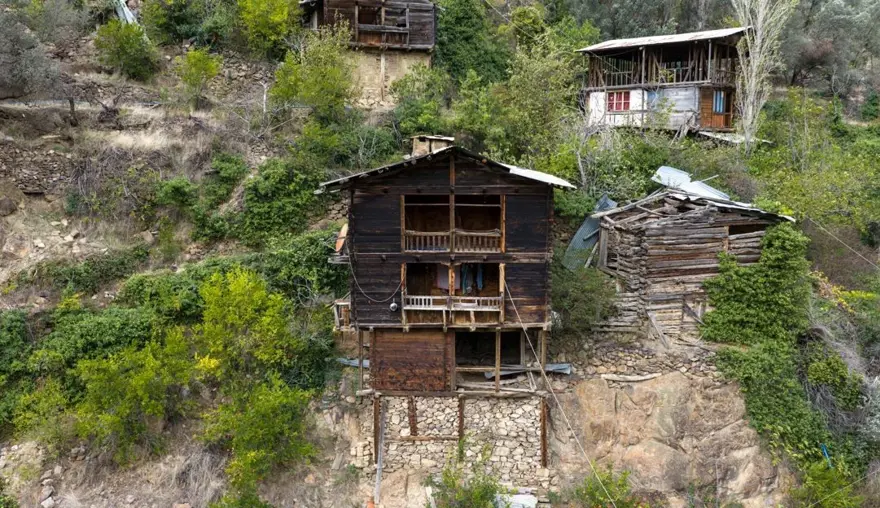 Artvin'de tarih kokan köy: Asırlık evler fotoğraf tutkunlarının gözdesi oldu Artvin'de tarih kokan köy: Asırlık evler fotoğraf tutkunlarının gözdesi oldu