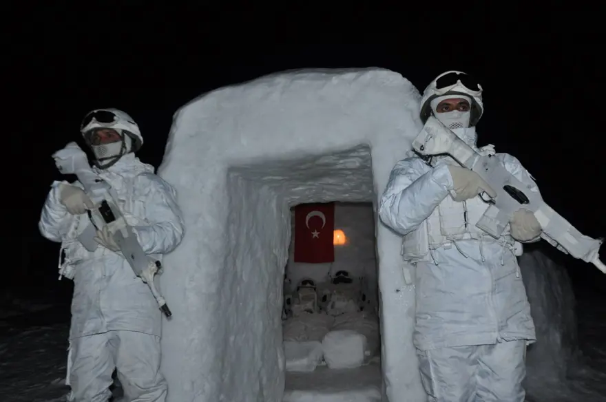 Komandoların 2 bin 200 metre rakımda, eksi 25 derecede zorlueğitimi 12 Komandoların 2 bin 200 metre rakımda, eksi 25 derecede zorlueğitimi 12