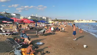 Hava sıcaklığı 28 dereceyi buldu: Ekim ayında denize girdiler