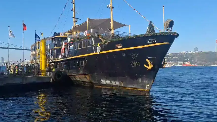 İstanbul'da tur teknesinde yangın 3