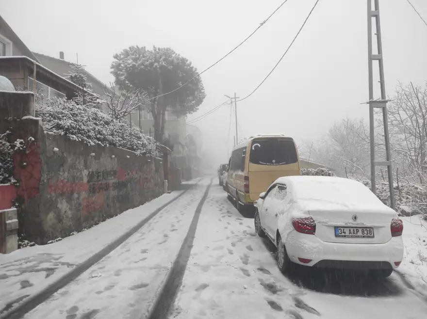 İstanbul'da kar başladı: İşte ilk fotoğraflar 17