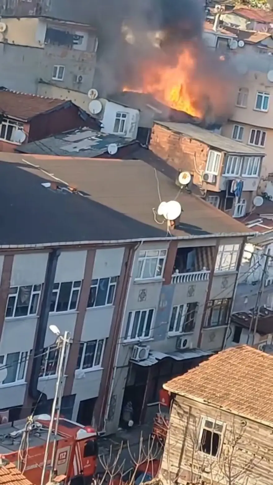 Beyoğlu'nda gecekondu yangını 5 Beyoğlu'nda gecekondu yangını 5