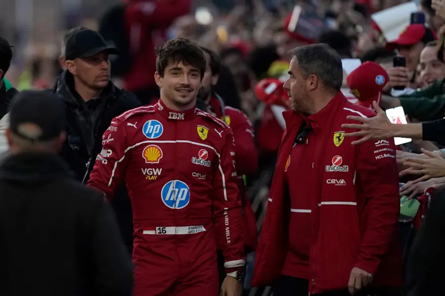 Formula 1 yeni sezon için geri sayım: Lewis Hamilton ve Charles Leclerc'tan 35 bin kişi önünde gösteri 2