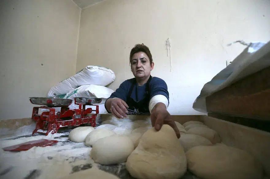 Ekmek teknesini yeniden faaliyete geçirdi: "Hatırası var" dediği fırıncılıkta usta oldu 